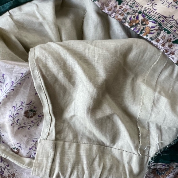 Pre stitched cream and Purple Embroidered sari - Picture 3 of 6